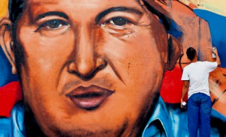 <em>Leyendo a Hugo Chávez en el segundo aniversario de su muerte</em>