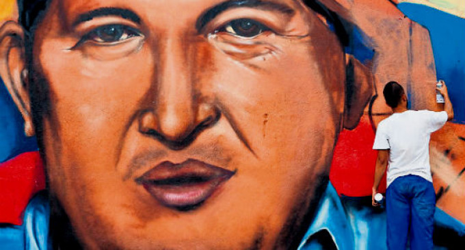 <em>Leyendo a Hugo Chávez en el segundo aniversario de su muerte</em>