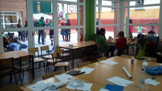 encierrocole El colegio San Cristóbal, de Chamberí, ha permanecido activo todo el fin de semana en protesta por los recortes.