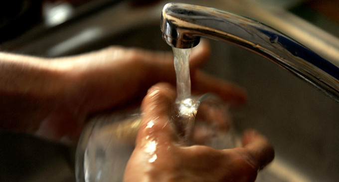 El agua pública, la única salida