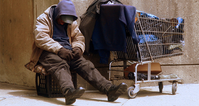 La renta mínima no llega ni a la cuarta parte de las personas que tendrían que recibirla