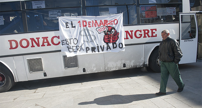 Un voluntario impugna el convenio de donaciones de Cruz Roja en Madrid