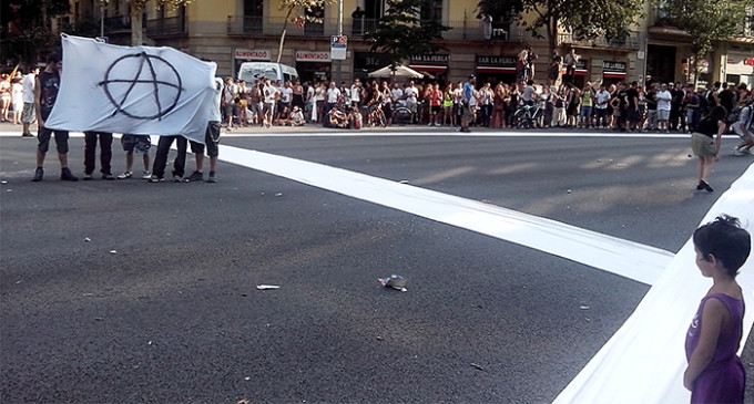 Los anarquistas dibujan su ‘A’ en Barcelona