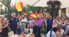 Franquistas se manifiestan contra el PSOE y Carmena frente a Ferraz