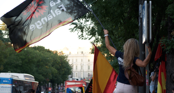 Delegación del Gobierno insta a la Policía a investigar amenazas de Falange contra los independentistas catalanes