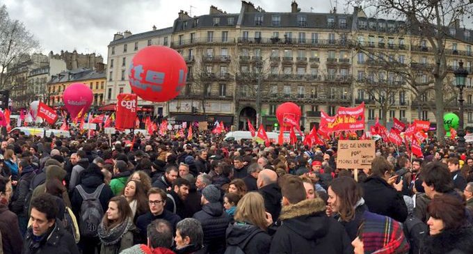 Una reforma laboral inspirada en la del PP desata la indignación en Francia