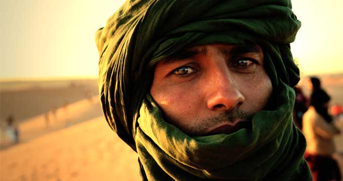 Hombre saharaui con turbante cerca del campamento de refugiados de Dajla, Tindouf. Foto: José Bautista.