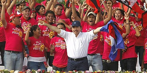 El presidente de Nicaragua, Daniel Ortega, celebrando su victoria electoral. FOTO: Fundación Ong DE Nicaragua