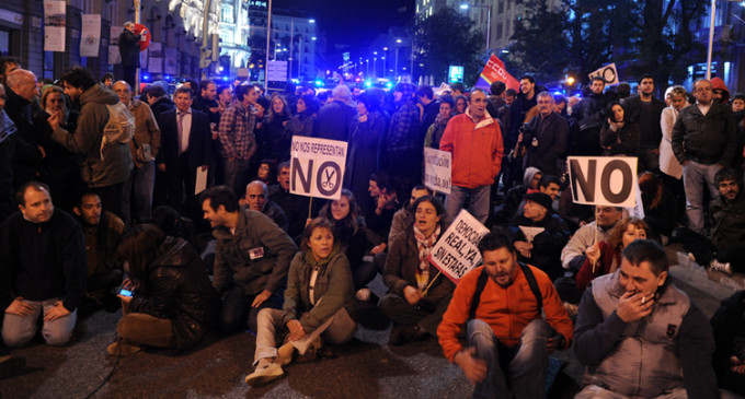 Una marcha de cerca de 10.000 personas exige la dimisión de Rajoy