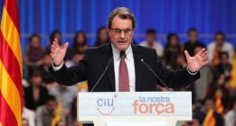 CiU tapa sus escándalos de corrupción con el proyecto independentista