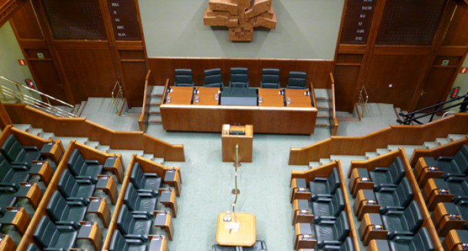 Escaños en blanco aspira a lograr una silla vacía en los parlamentos de Euskadi y Galicia