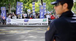 Los policías también se manifiestan contra los recortes del gobierno