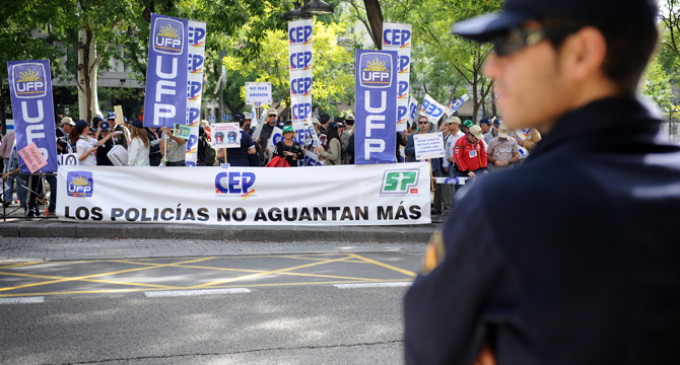 Los policías también se manifiestan contra los recortes del gobierno