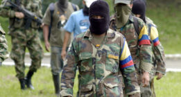 “Existe complicidad entre paramilitares y un sector del Ejército de Colombia para acabar con el proceso de paz”