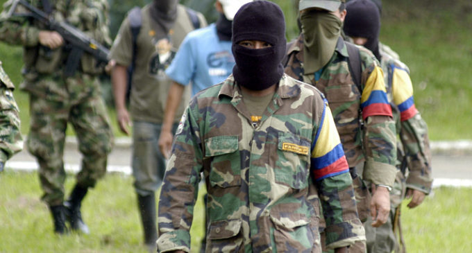 “Existe complicidad entre paramilitares y un sector del Ejército de Colombia para acabar con el proceso de paz”
