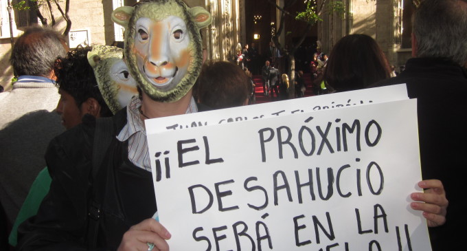 Recepción hostil de la reina en Valencia