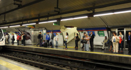 Metro de Madrid podría estar haciendo publicidad gratuita a la Iglesia Católica