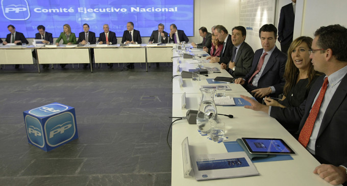 La cúpula del PP se reúne en Génova en plena tormenta Bárcenas