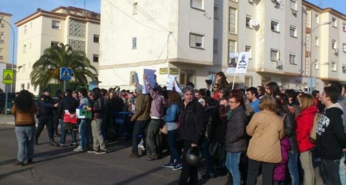Badajoz recibe a Wert al grito de “hoy inauguras, mañana privatizas”