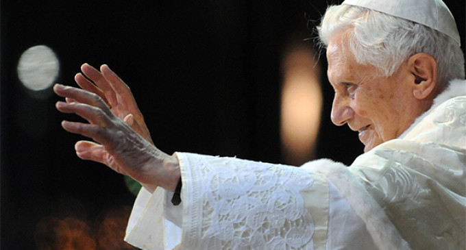El papa Benedicto XVI anuncia su dimisión “por falta de fuerzas”