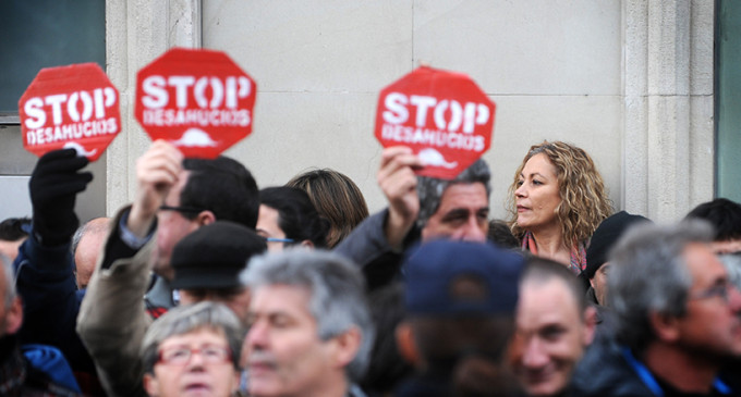 La PAH señala a los diputados que no apoyan la ILP ‘anti desahucios’