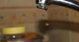 Un millón de hogares tuvo problemas en 2013 para pagar el agua