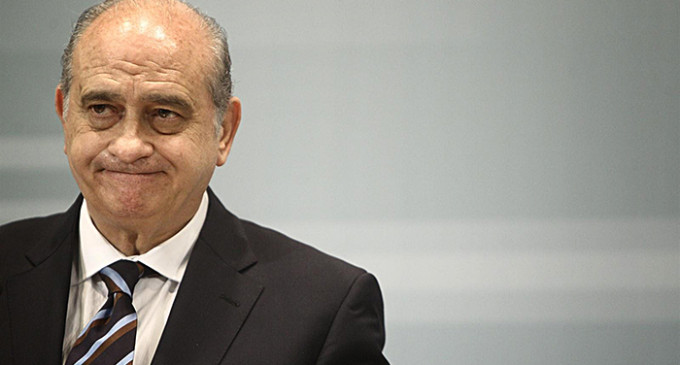 El ministro del Interior prefiere el Vaticano al Senado