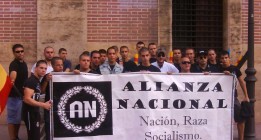 Tres de los acusados de apalear a un sin techo, en las listas de Alianza Nacional