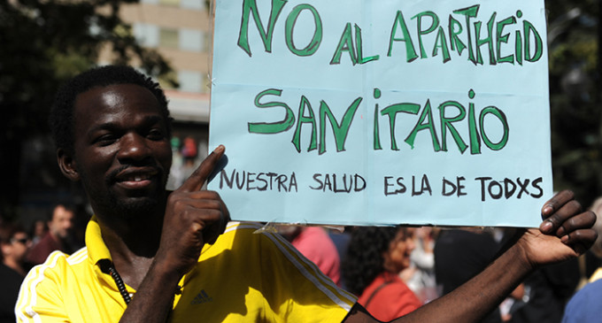 Un documental pone rostro a la ley que excluye de la Sanidad a los sin papeles