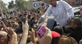 Maduro se impone por un escaso margen sobre un Capriles que no acepta los resultados