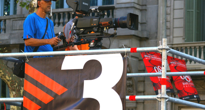 Los trabajadores de TV3 organizan una fiesta reivindicativa en defensa de la televisión pública