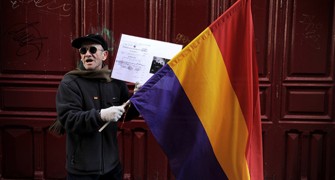 Las víctimas del franquismo acusan al Gobierno de encubrir los crímenes de la dictadura