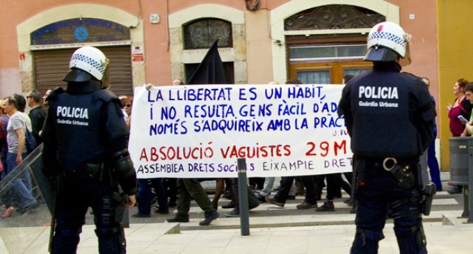 Absueltos cinco huelguistas para quienes pedían siete años de cárcel por volcar un contenedor