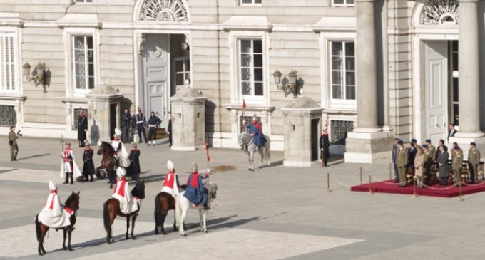 Defensa presupuesta pienso, heno y viruta para 165 caballos de la Guardia Real por casi un millón de euros