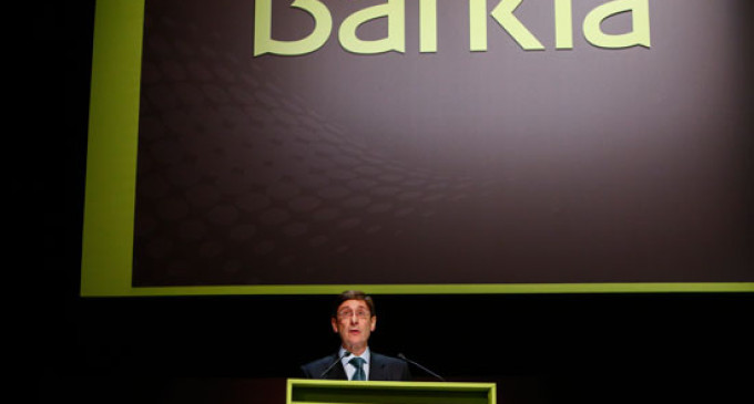 Bankia anuncia beneficios de 800 millones entre los abucheos de preferentistas
