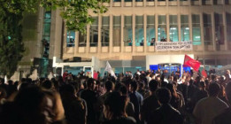Los periodistas de la televisión pública griega resisten ante la orden de cierre del Gobierno