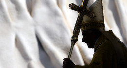 Las referencias homófobas del manual del Vaticano para curar gays