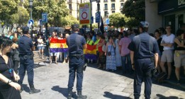 Lavapiés recibe a Letizia Ortiz al grito de “Borbones fuera” y “Monarquía corrupta”