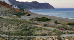 El exalcalde de Carboneras señala a la Junta de Andalucía como responsable del Algarrobico