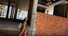 “El año que viene veremos la playa Endesa o la playa Vodafone”