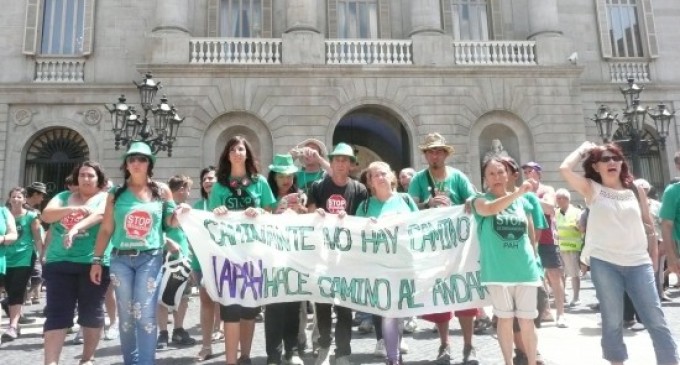 Barcelona recibe a la marcha antidesahucios camino de Bruselas