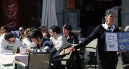 Manuel Gómez, un ingenerio-camarero sin perspectivas de afiliarse a un sindicato