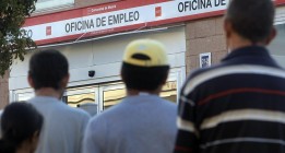 El número de parados inscritos en el INEM desciende a los 4.684.301