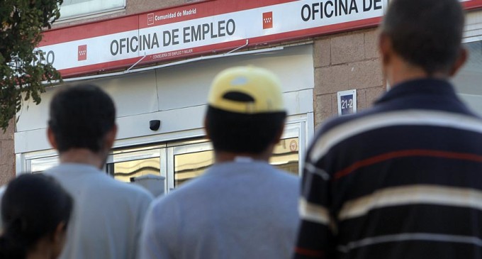 El número de parados inscritos en el INEM desciende a los 4.684.301