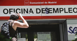 El paro baja en junio con mayoría de contratos temporales