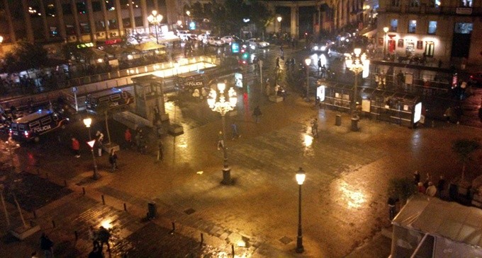 La policía carga contra decenas de estudiantes en el centro de Madrid