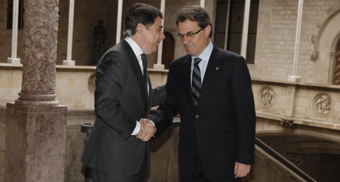 Madrid y Cataluña exigen a Rajoy que acabe con su “infrafinanciación”