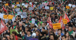 La comunidad educativa recupera su fuerza con marchas multitudinarias