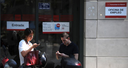 Febrero sobrelleva la subida del paro con la creación de empleo