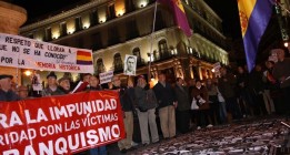 Voces ignoradas claman por la verdad, la justicia y la reparación en la Puerta del Sol
